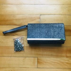 Silver clutch / Pochette argent